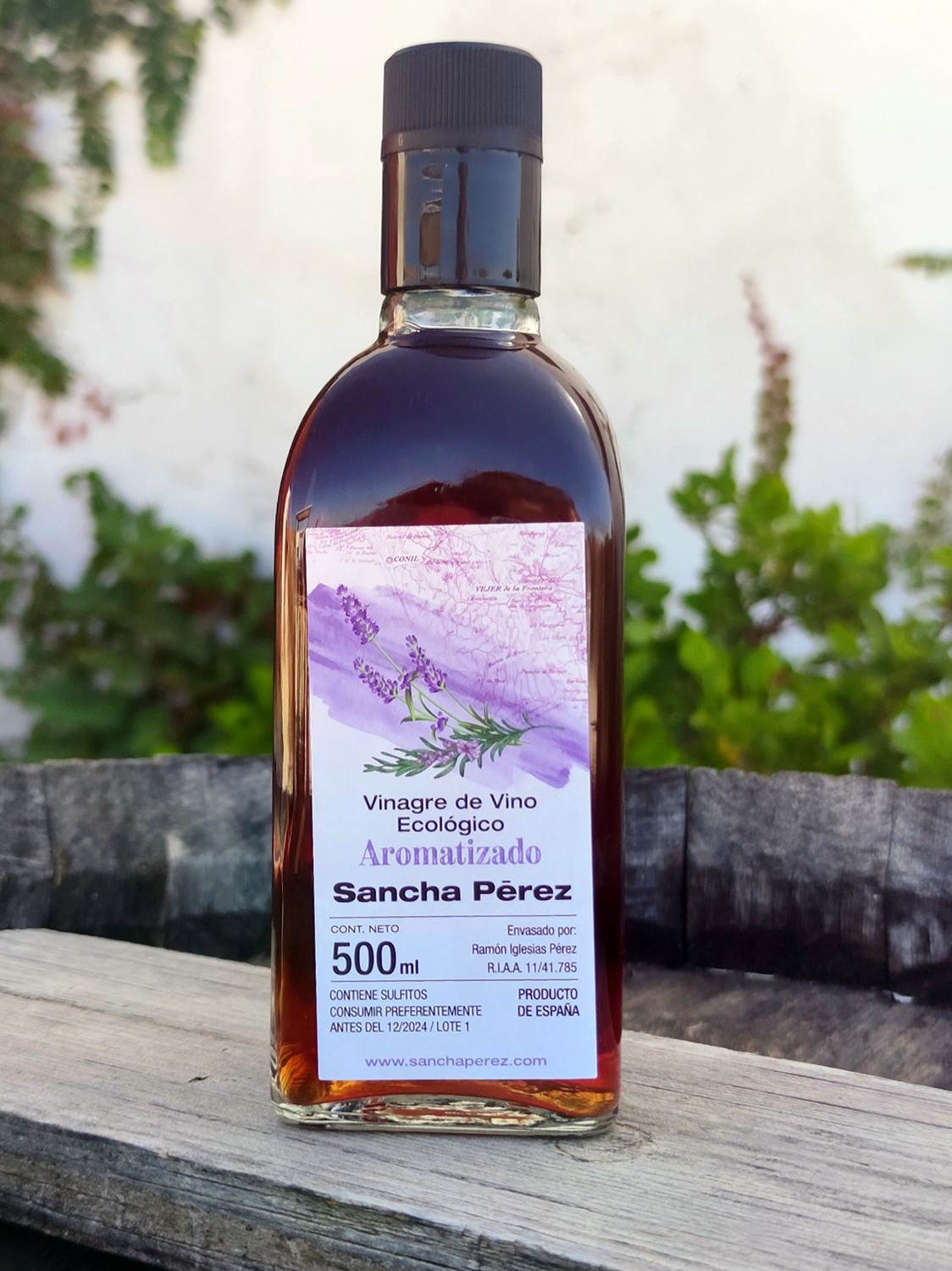 Organic Flavored Vinegar with Rosemary and Lavender