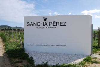 Entrada a La Finca  Ecológica - Bodega Almazara Sancha Pérez